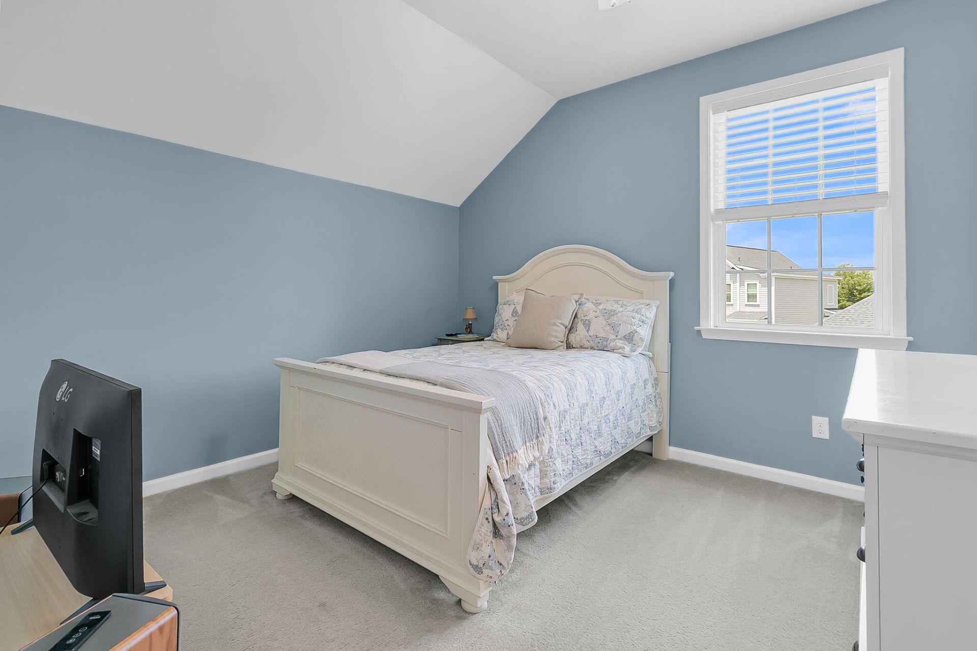 310 Woodgate Way Photo 38