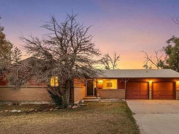 11 MacNaughton Rd, Pueblo, CO 81001