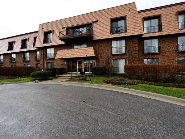 3950 Dundee Road , Unit 302, Northbrook, IL 60062