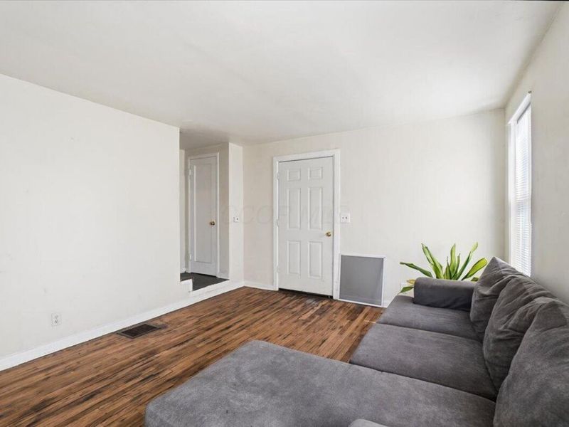 1037-1039 S James Road, Columbus, OH 43227 Photo 3