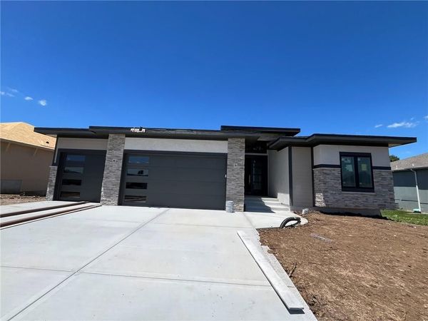 510 Bentwater Drive, Raymore, MO 64083