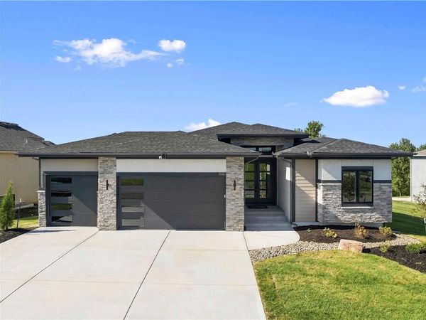 510 Bentwater Drive, Raymore, MO 64083