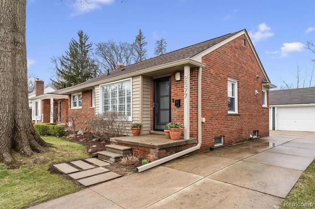 2577 Buckingham Avenue, Birmingham, MI 48009 Main Photo