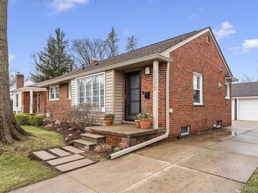 2577 Buckingham Avenue, Birmingham, MI 48009