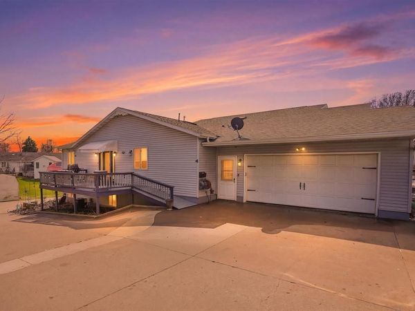 220 N H Ave, Unit A, Washington, IA 52353