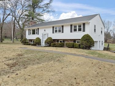 6 Myrtle St, Mendon, MA 01756