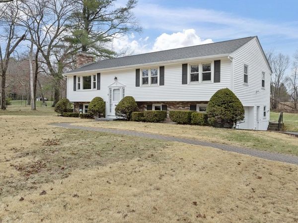 6 Myrtle St, Mendon, MA 01756