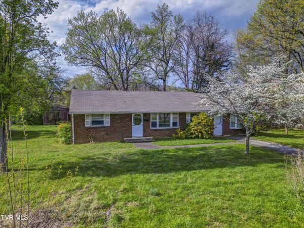 1302 Oxford Place, Johnson City, TN 37601