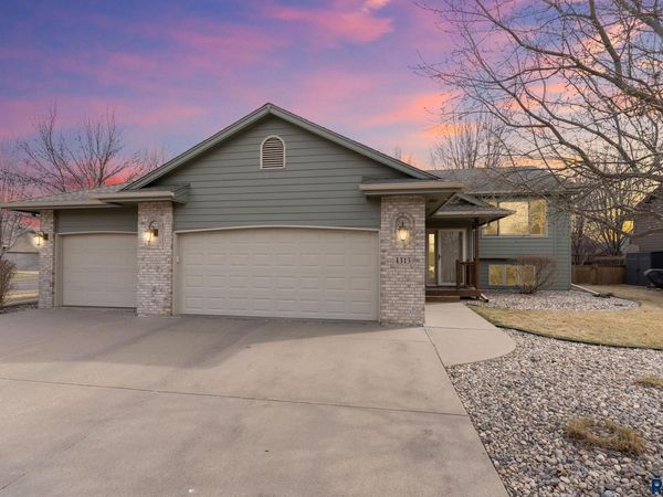 4315 E 38th St, Sioux Falls, SD 57103