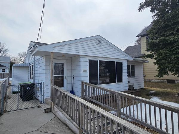 1005 8TH AVENUE, Menominee, MI 49858