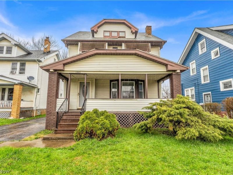 13409 S Parkway Drive, Garfield Heights, OH 44105 Photo 2