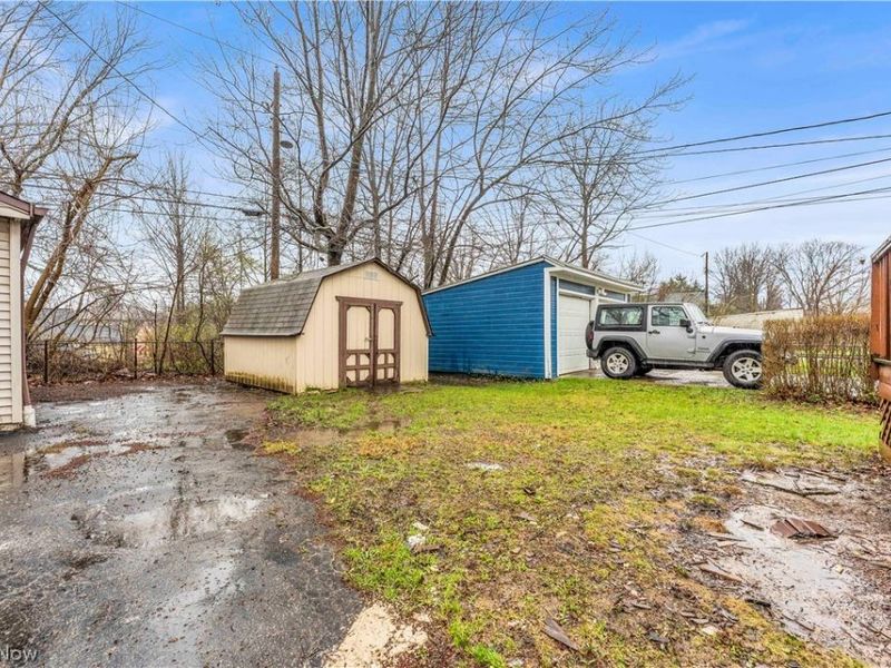 13409 S Parkway Drive, Garfield Heights, OH 44105 Photo 31