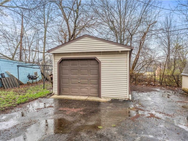 13409 S Parkway Drive, Garfield Heights, OH 44105 Photo 32