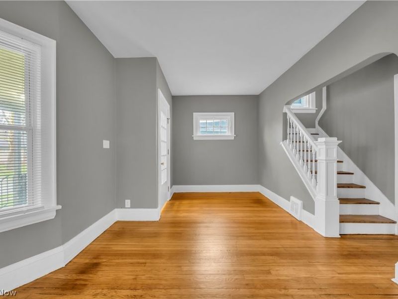 13409 S Parkway Drive, Garfield Heights, OH 44105 Photo 8