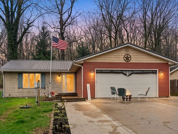 6907 E South Barbee Drive, Pierceton, IN 46562