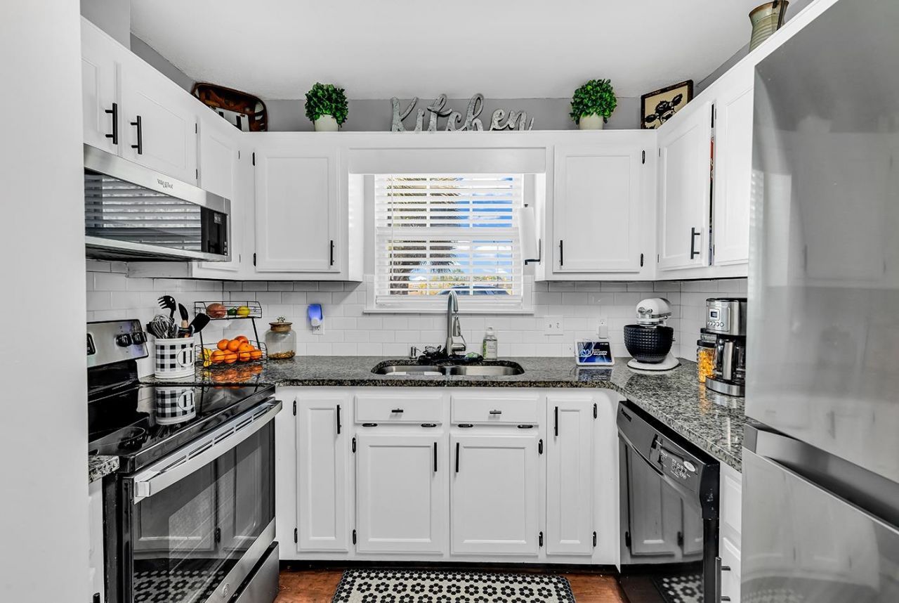 2947 Temperance Dr. Photo 10