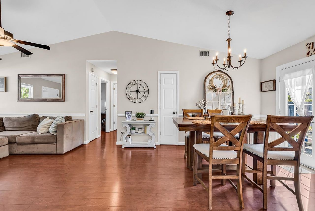 2947 Temperance Dr. Photo 4