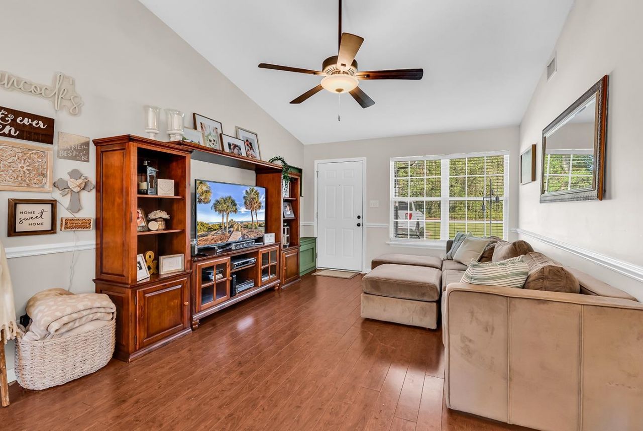 2947 Temperance Dr. Photo 9