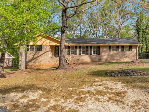 574 Horseshoe Circle SW, Lilburn, GA 30047