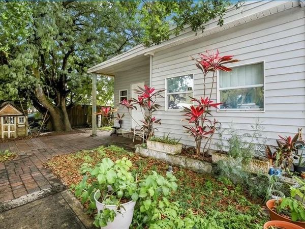 106 Moon Bay ST, NAPLES, FL 34114