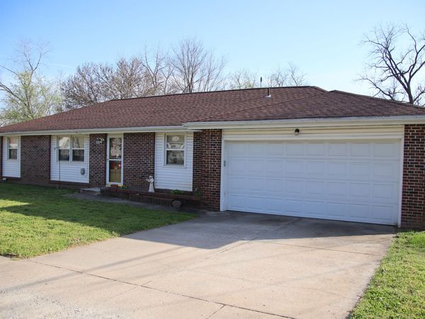 207 E Meadow Avenue , Crane, MO 65633