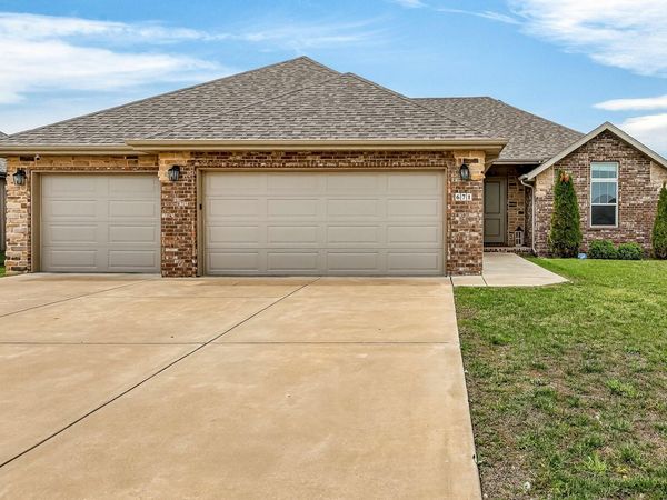 671 N Maplewood Hills Road , Nixa, MO 65714