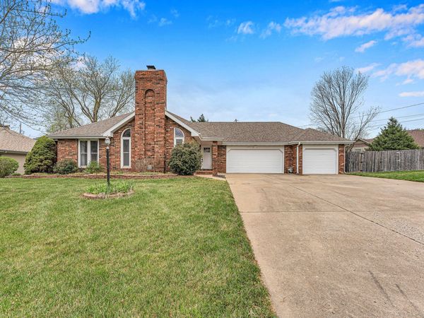 1475 E Burntwood Street , Springfield, MO 65803