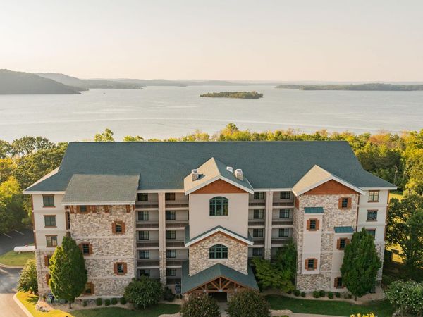 250 Lakewood Drive, Unit 5204, Hollister, MO 65672