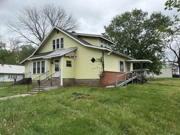 209 W Rose Avenue, Crane, MO 65633