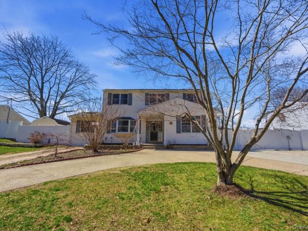 44 S Howells Avenue , Farmingville, NY 11738