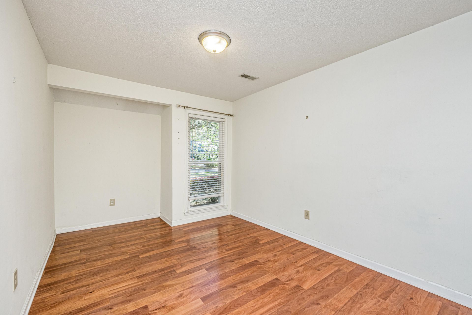 1519 Kentwood Circle Photo 14