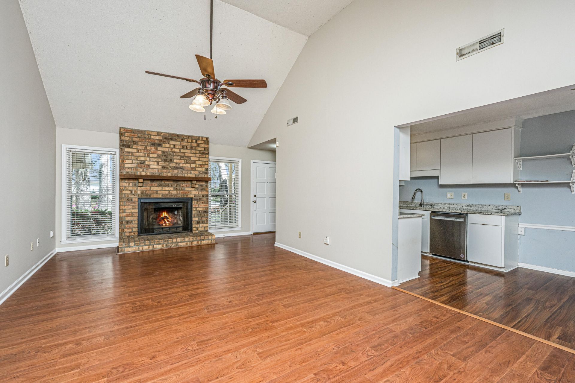 1519 Kentwood Circle Photo 6