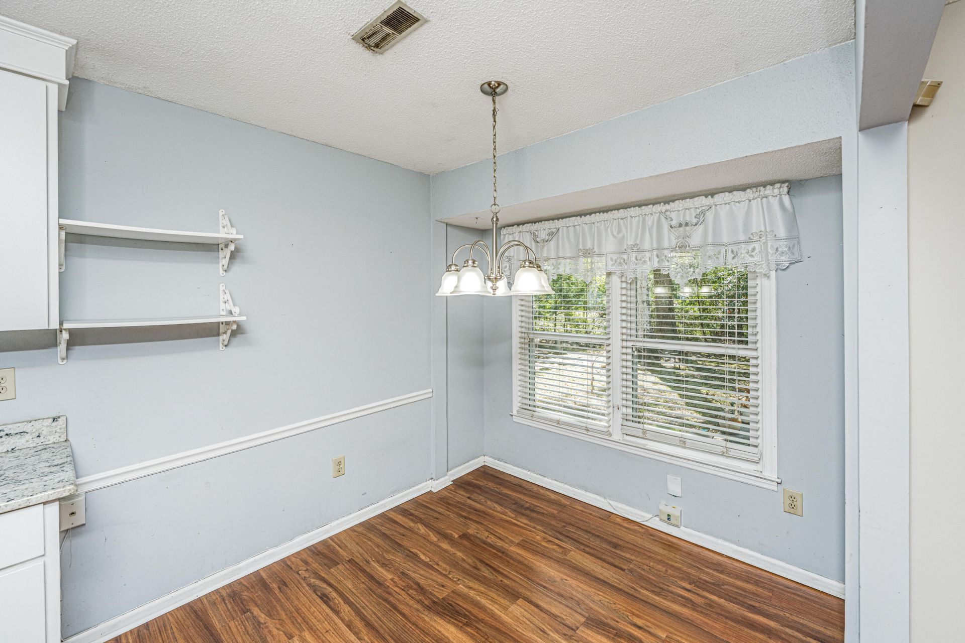 1519 Kentwood Circle Photo 7