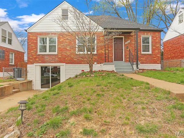 8615 Charlton Lane, St Louis, MO 63123