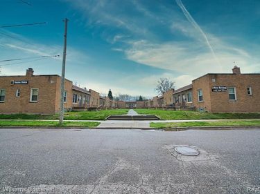 51 SPOKANE Drive , Pontiac, MI 48341