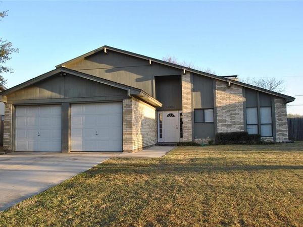 720 Ash Street, Burleson, TX 76028