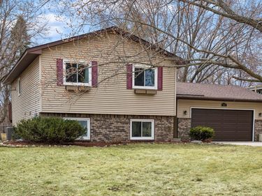 9895 31st Avenue N, Plymouth, MN 55441