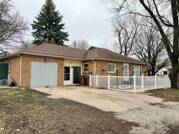 410 W 4TH ST, Newell, IA 50568