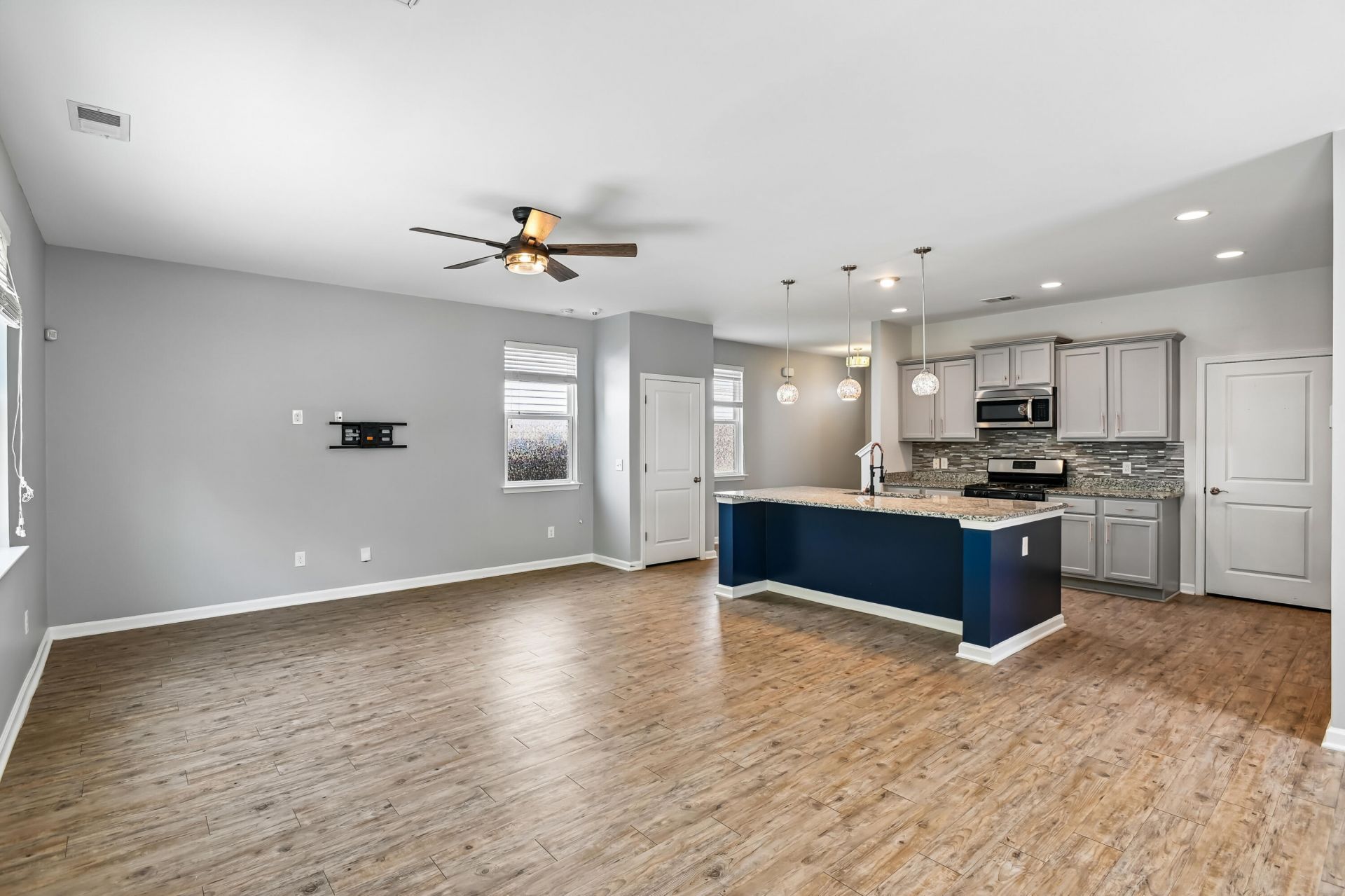 9831 Seed Street Photo 8