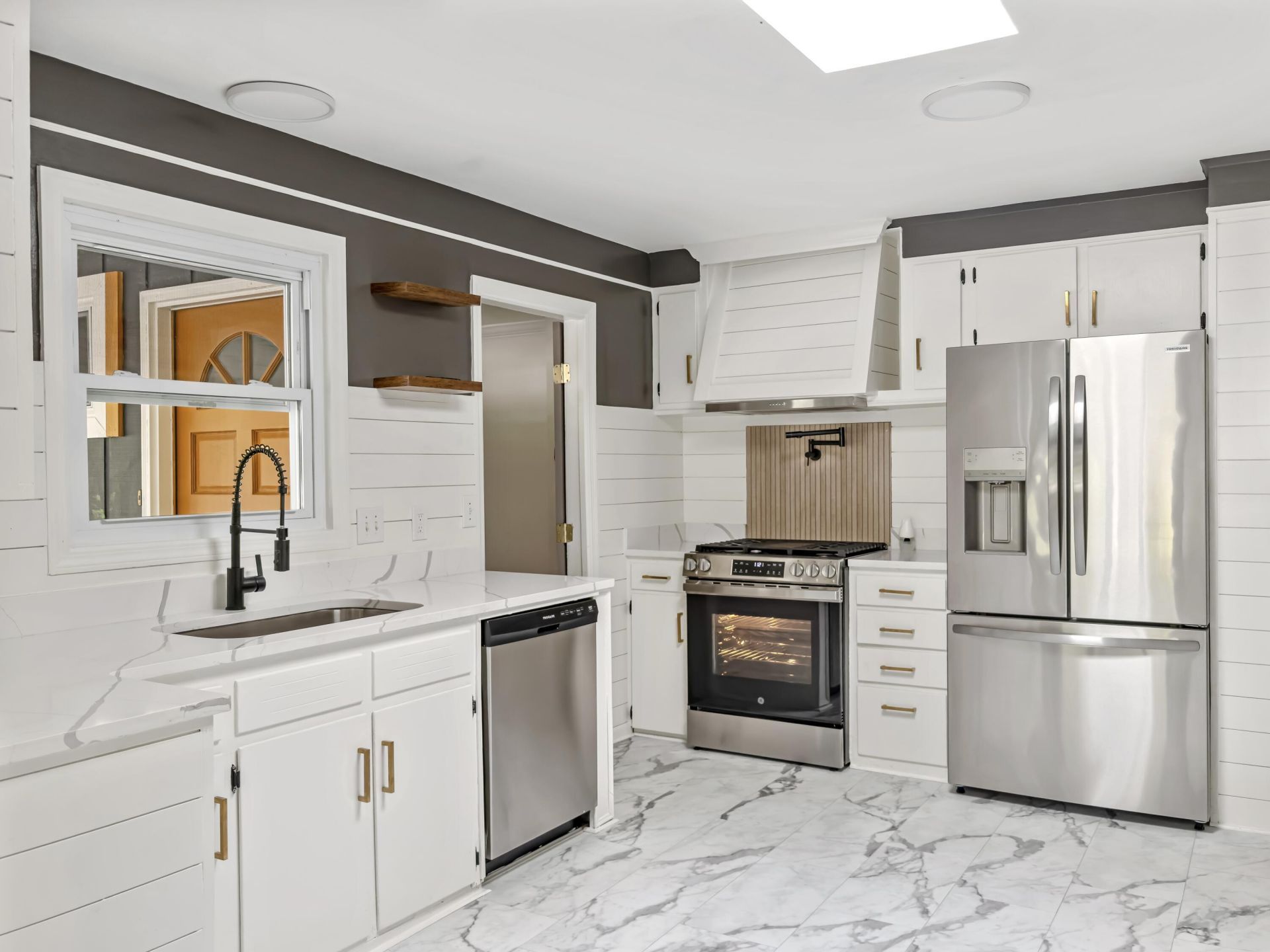 1318 Foster Street Photo 8