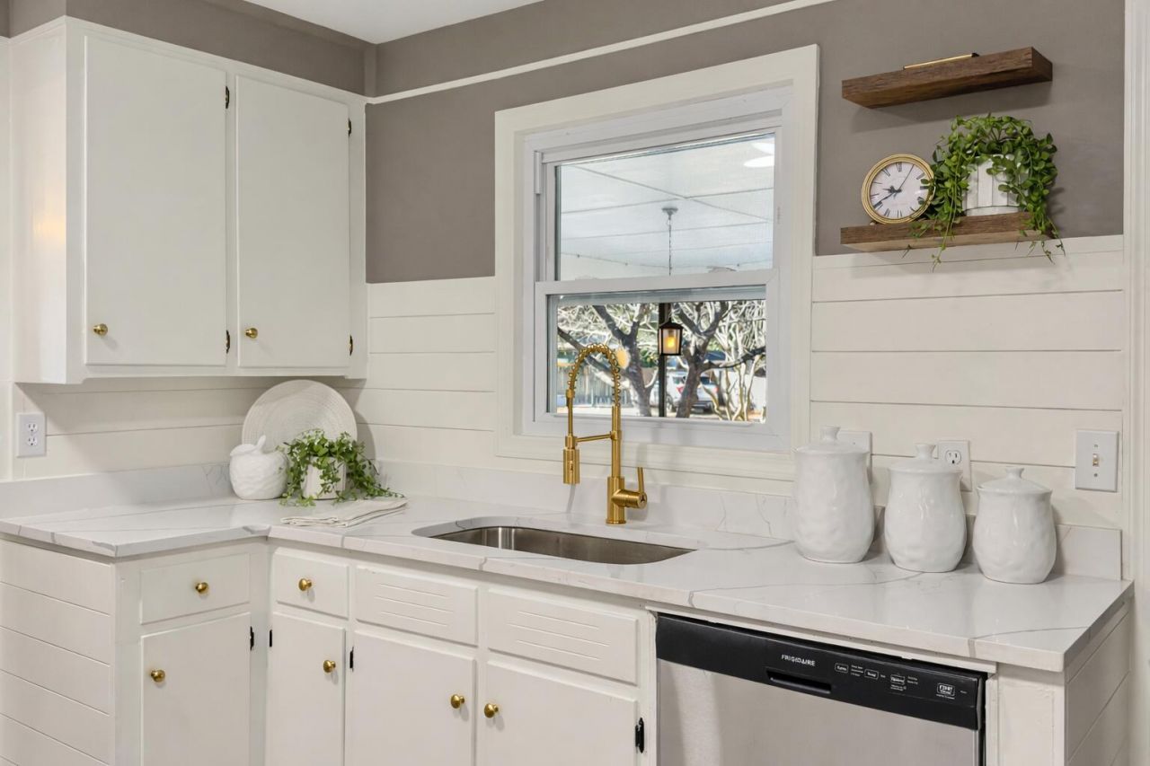 1318 Foster Street Photo 9