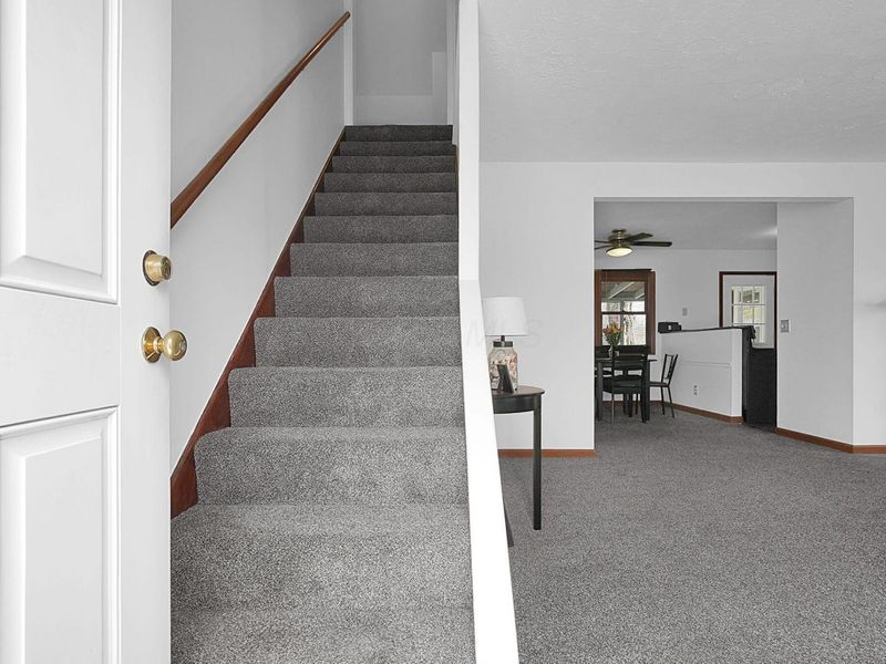 348 Darbyhurst Road, Columbus, OH 43228 Photo 13