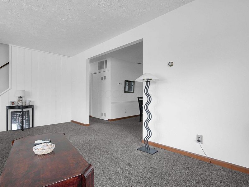 348 Darbyhurst Road, Columbus, OH 43228 Photo 14