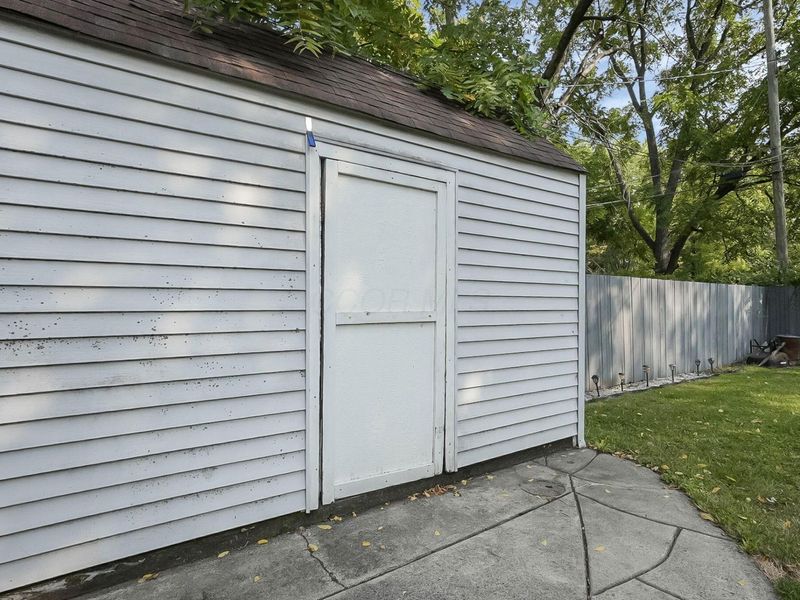 348 Darbyhurst Road, Columbus, OH 43228 Photo 29