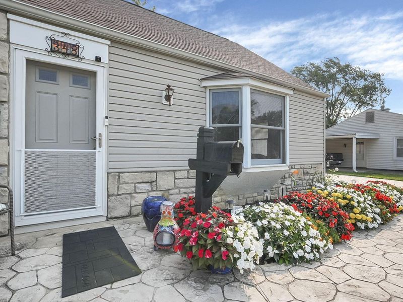 348 Darbyhurst Road, Columbus, OH 43228 Photo 3