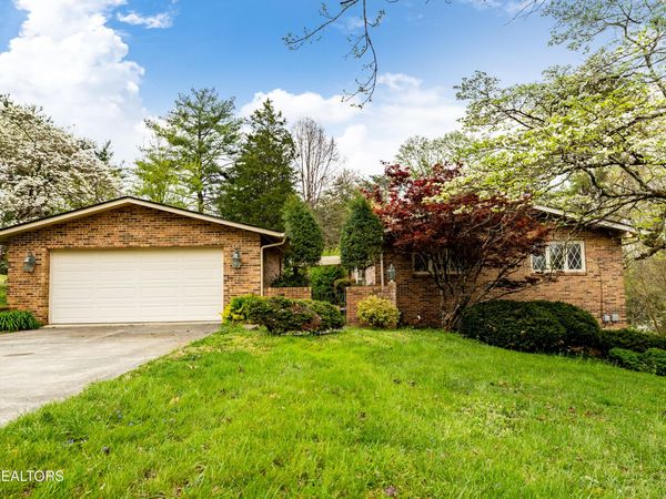 7432 Glastonbury Rd, Knoxville, TN 37931