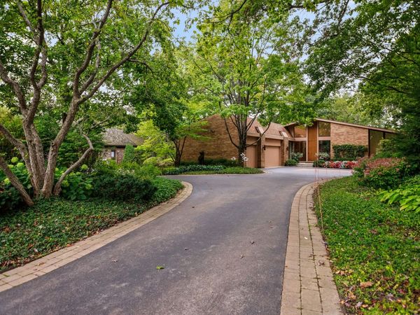 990 Sheridan Road , Highland Park, IL 60035