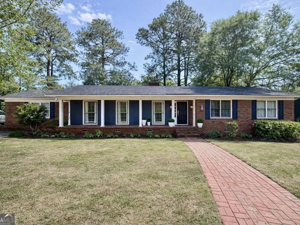 221 S College Street, Metter, GA 30439