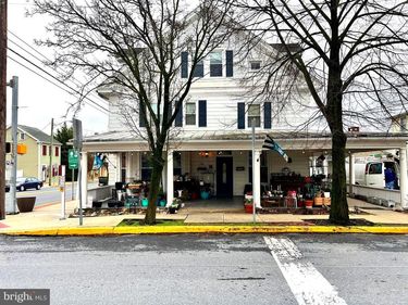 1 S MARKET STREET , MOUNT JOY, PA 17552