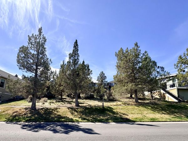 2429 SW Valleyview Drive, Redmond, OR 97756